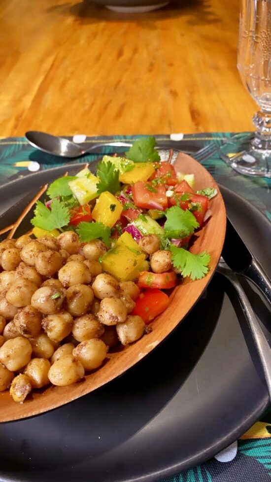 Salada de Grão de Bico com legumes