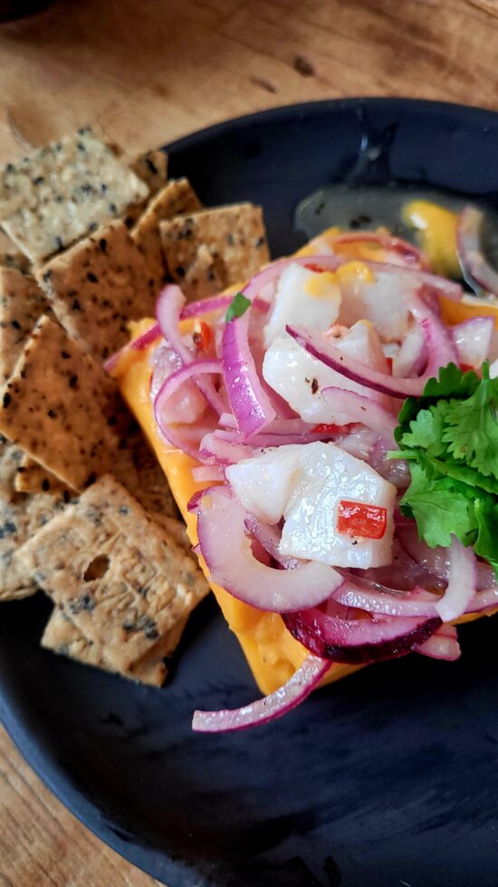 Ceviche de Peixe Branco com purê de batata doce