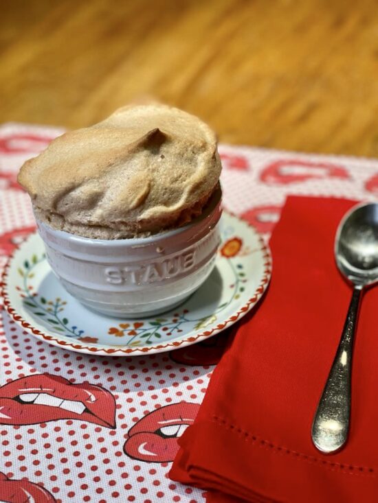 Soufflé de Goiabada com calda de queijo