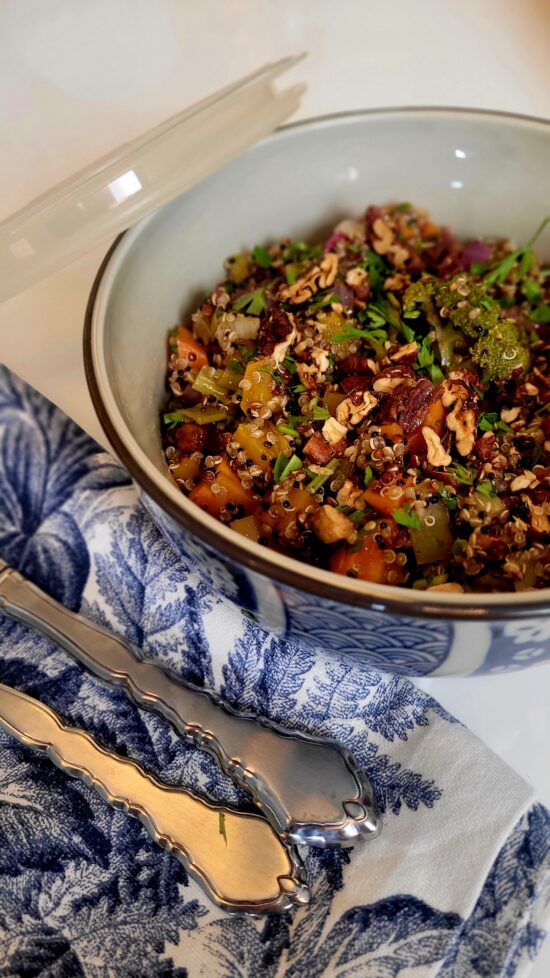 Salada de Quinoa com Legumes Assados (Marmita)