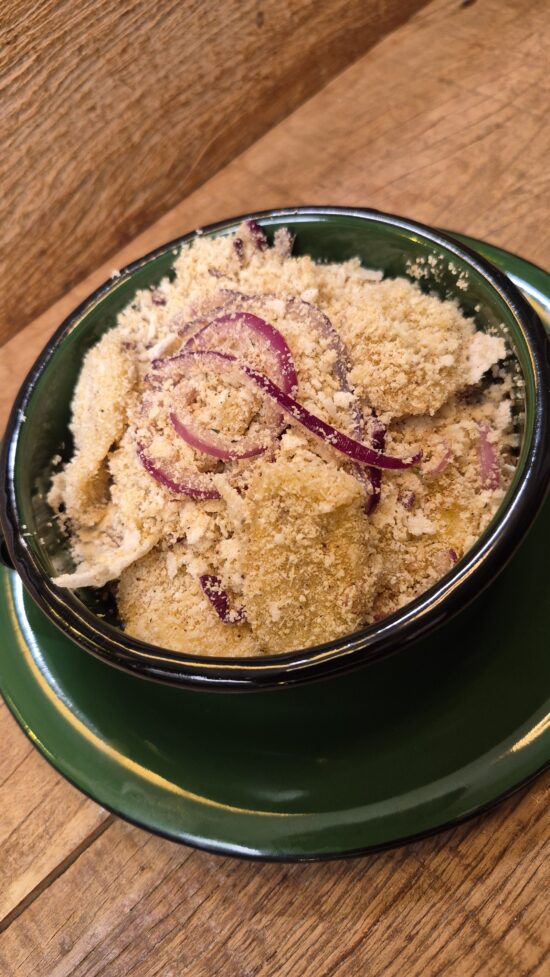 Farofa de Banana com cebola roxa