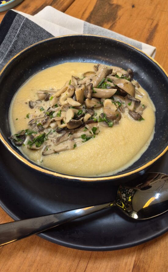 Ragu de Cogumelo com Polenta Cremosa