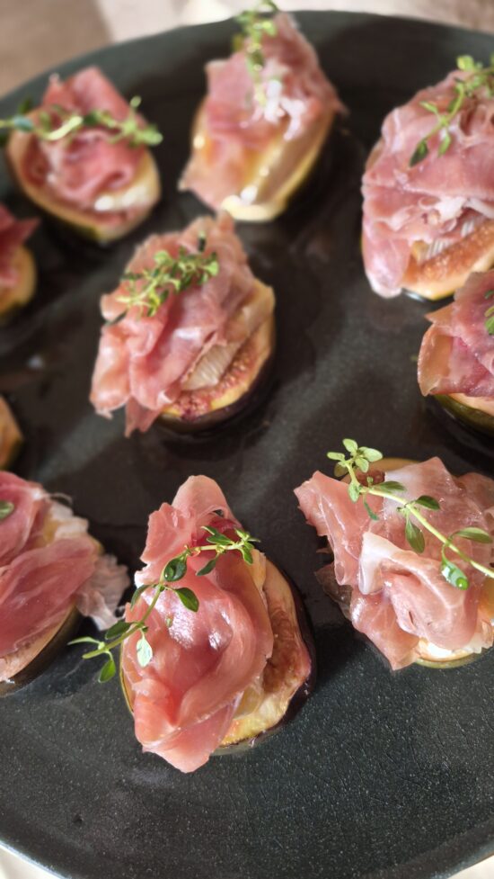 Canapé de Figo Camenbert e Presunto cru